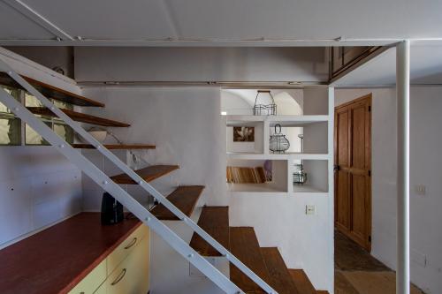 Escalier vers la chambre en mezzanine